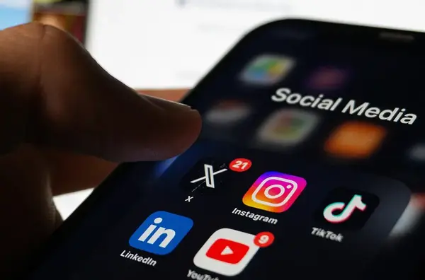 Agence reseaux sociaux Dijon Hello Communication 1